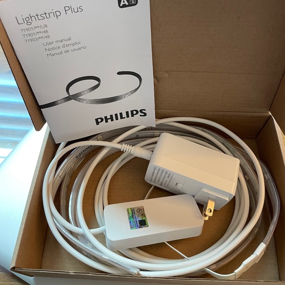 Philips Hue Smart Light  lightstrip w/regular and multicolored lights - Picture 3 of 12
